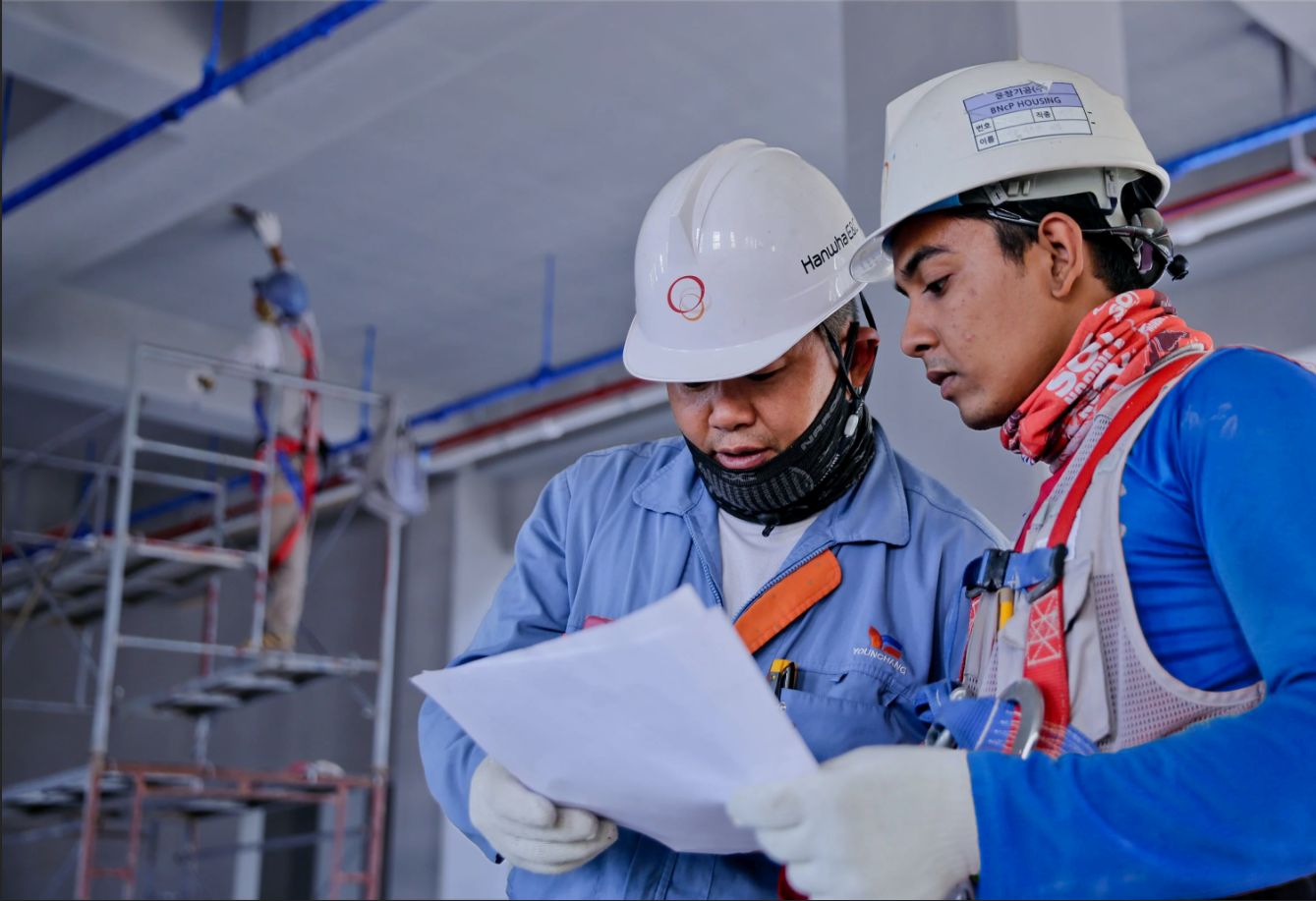 CONSTRUCTION PRODUCTS REGULATIONS - Image of Construction workers consulting plans